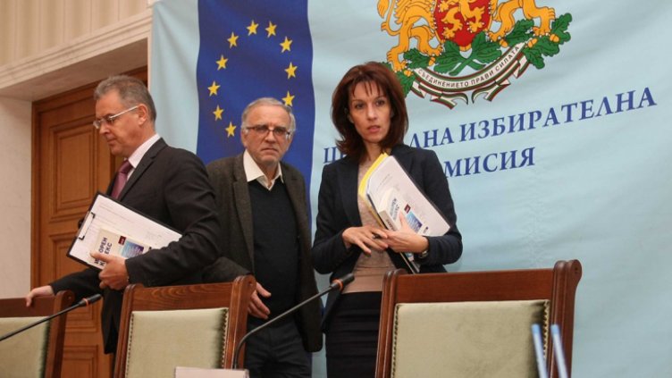 ЦИК: Подадените заявления за гласуване извън страната до момента са 34 090