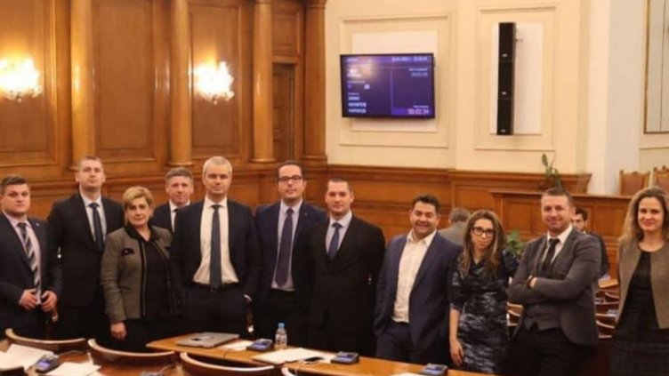 "Възраждане" избухна във фейса: Опитайте да ни спрете за сертификатите!