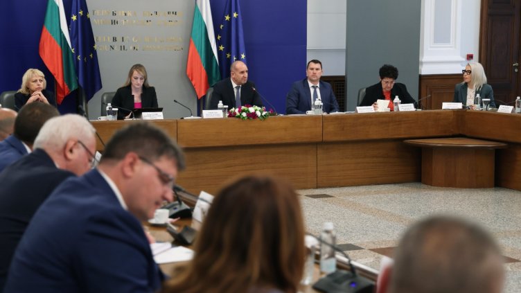 Радев поиска от областните управители бърза реакция при бедствия