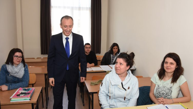 900 институции с деца от уязвими групи получават допълнителни средства