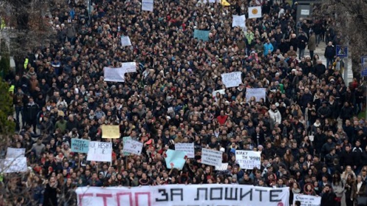 Десетки хиляди протестираха в различни градове в Македония