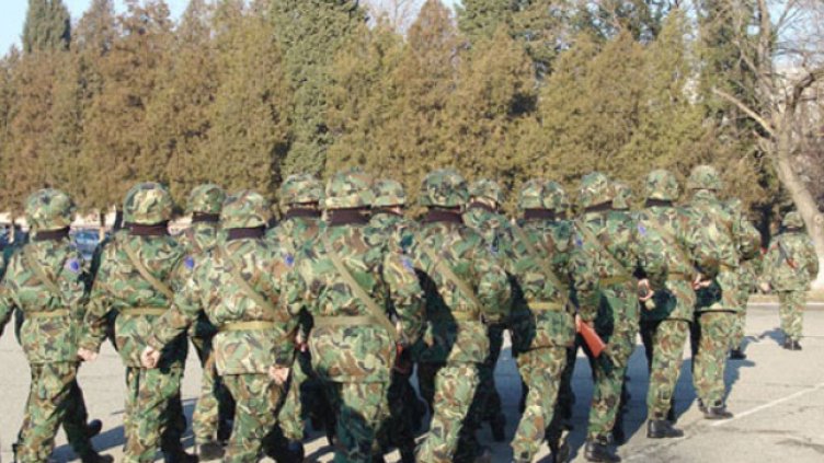 71% oт българите искат връщане на задължителната казарма