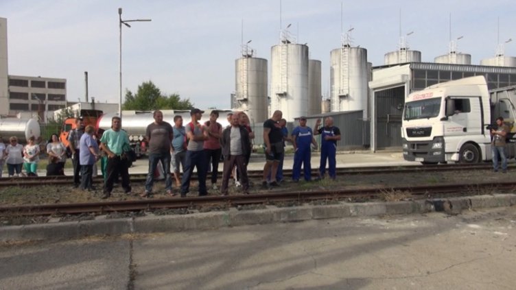 Един от складовете в Карнобат ще бъде отворен още днес, другите два утре