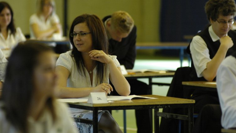 Между 50 и 100 лв за матури във Facebook. А верни ли са отговорите? 