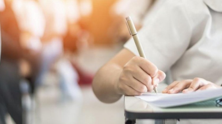 МОН обявява първото класиране за гимназиите