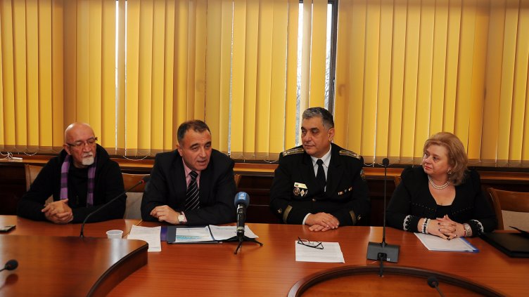 92-ма творци рецитират стихове във Вапцаровите дни, посветени на 135 годишнината на ВМУ