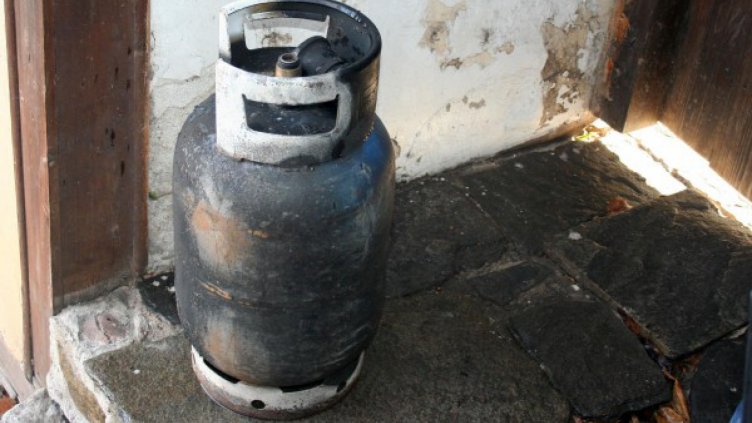 Взривена газова бутилка рани жена 