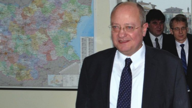 Танев привиква нервно директорката на Немската