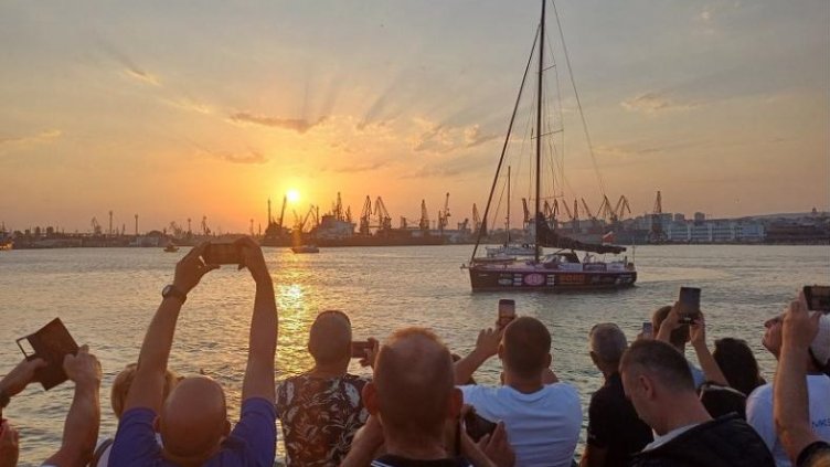 Морската общност в очакване на завръщането на Павлин Надворни