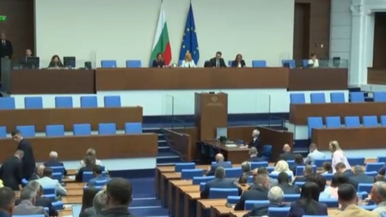 Депутатите приеха промените в Закона за държавния служител