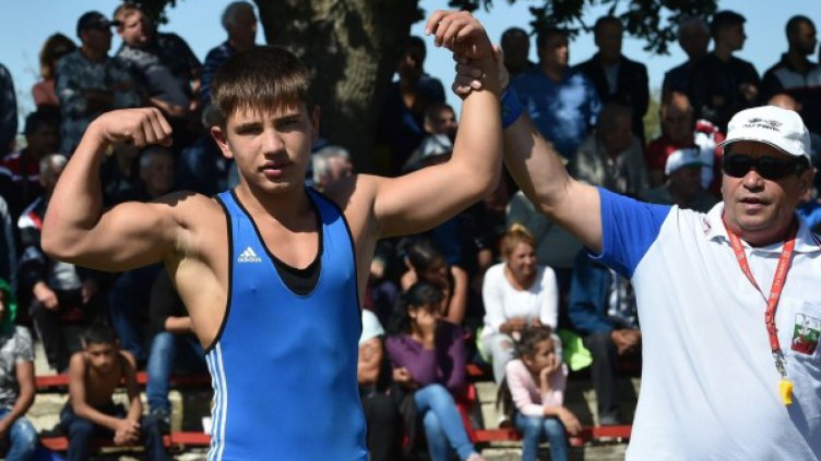 Юноша борец спасил от удавяне момчето в Бургас