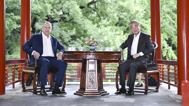 Си Цзинпин обеща на Лавров по-голяма подкрепа за Русия