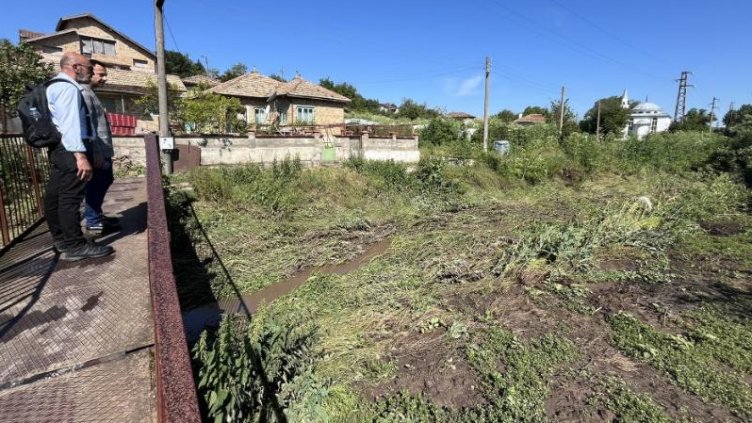 Комисия огледа и описа щетите в село във Варненско