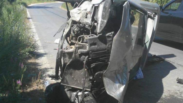 Кола се преобърна край Бургас, пострадали са четирима