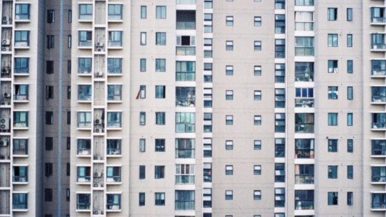 Китаец пръсна &pound;18 000 за ремонт... на съседния апартамент!