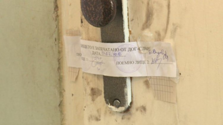 Жилището на ужасите в " Хаджи Димитър" – червеи, мухи... смрад