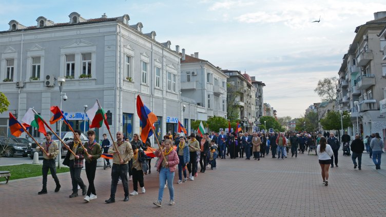 Варна почете 108 години от арменския геноцид (СНИМКИ)