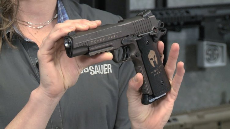 Двама стреляха с въздушни пистолети по лампите в Морската градина във Варна