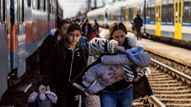 "Утеха" от ужаса? Семейство прибра украинка. А тя духна с мъжа!