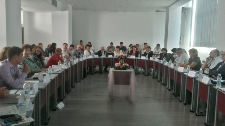 Преподаватели и експерти ще обучават едновременно студенти във ВСУ