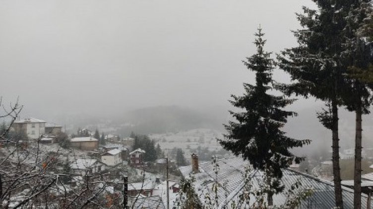 Зимата през Април: Няма ток и вода на места в Добричко