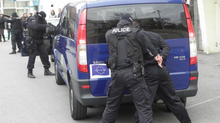 Във Варна задържаха двама заради погрома в пловдивско заведение