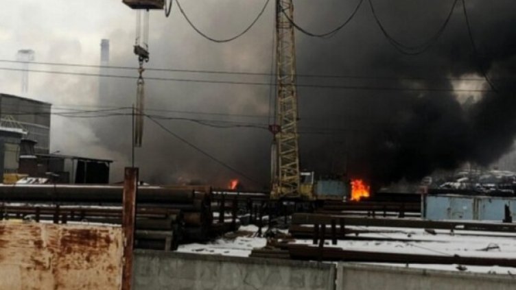 Пожар в Екатеринбург, запали се завод за бои и лакове  