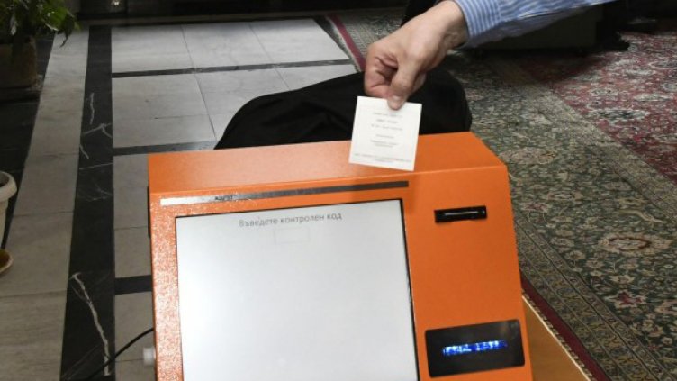 Секциите с проблеми с машинното гласуване са били десет, но в три те са отстранени