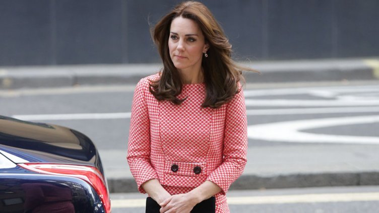 Шуменец облече Кейт Мидълтън, Лондон онемя