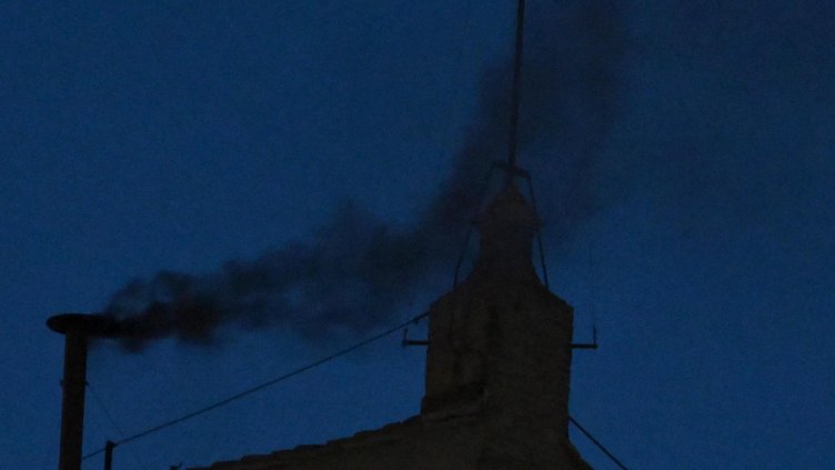 Няма избран папа след първото гласуване