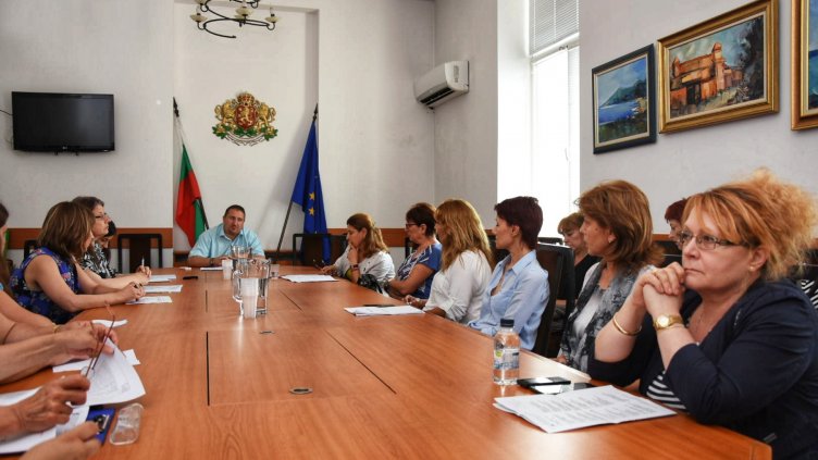 Варна поема почти всички социални услуги на областта