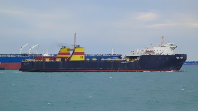 Слагат на тезгяха за приватизация моторен ферибот „Героите на Одеса“