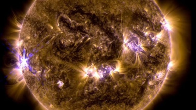 Нова слънчева буря удря Земята днес или утре