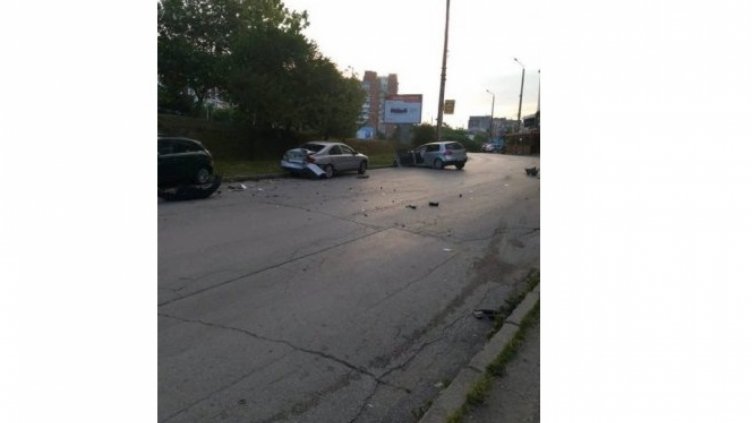 Пиян потроши 3 коли