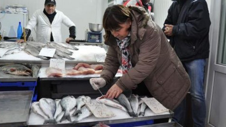 Започват масирани проверки на рибата по магазини и пазари в страната