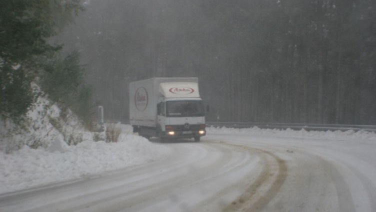 Забраниха движението на тирове от Петолъчката до Бургас