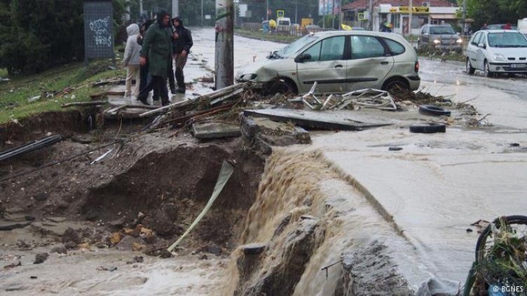 ИТАР-ТАСС: В България отстраняват последствията от наводненията