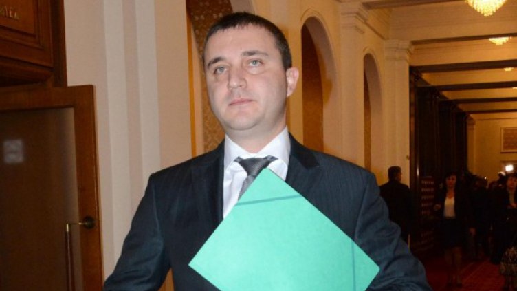 Горанов: Да фалират банка могат, които я притежават