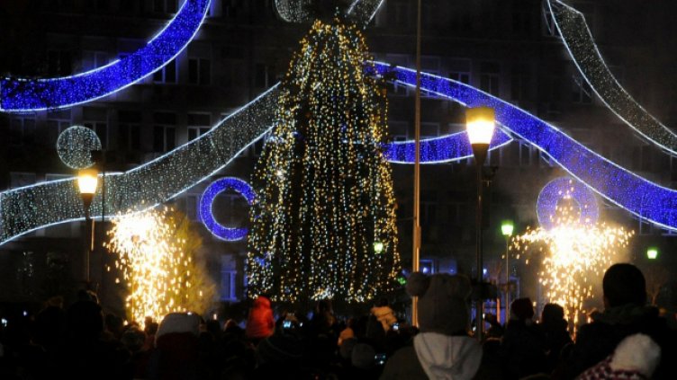 Коледната eлха грейва тази вечер във Варна