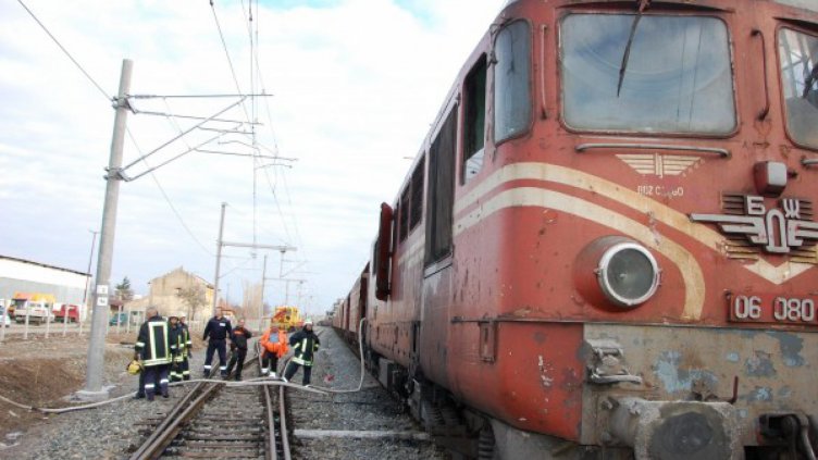 Бас за 5 лв. качил обгореното от ток момче на влака
