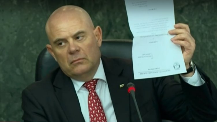 Гешев обвини Борисов и поиска „главата” на Сарафов