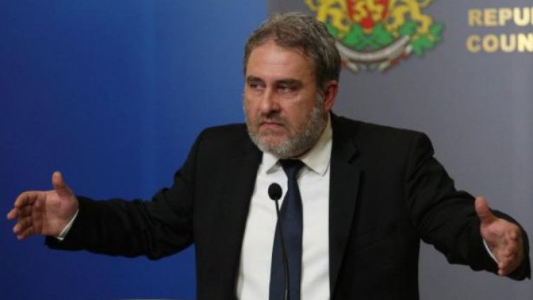 Банов: Театри и опери няма да се затварят