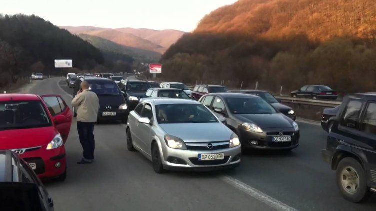 По "Тракия" и "Струма" е кошмар! От къде да минем?