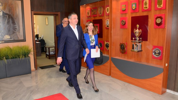 Министър Ангелкова ще участва е откриването на туристическия сезон във Варна