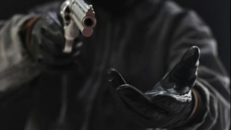 Касиерка изгони въоръжен апаш от бензиностанция във Варна