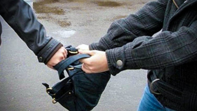 Задържаха млад варненец за грабеж