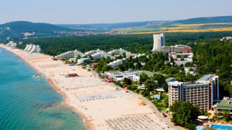Курортно ДМС: На север от Варна дават по 500 лева, за да се ваксинираш