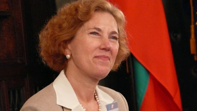 Задържаха Елена Поптодорова на летището във Варшава за кражба