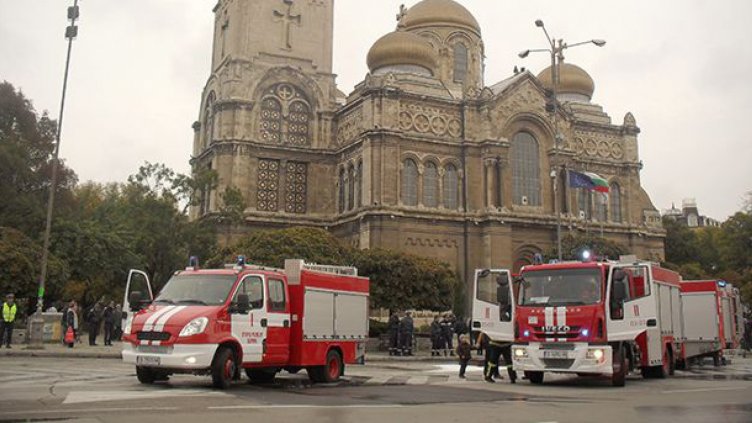Пожарникари ни съветват как да не си развалим Коледата
