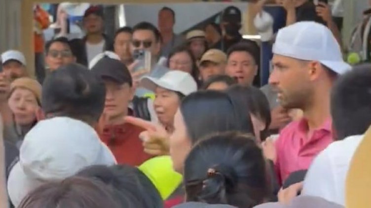 Гришо се забърка в скандал с фен в Шанхай (ВИДЕО)